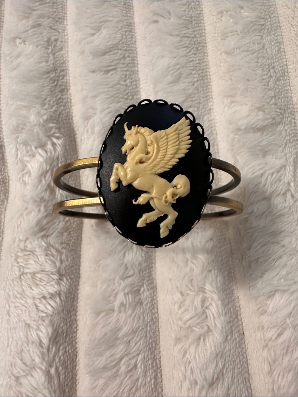 Vintage-Style Ivory Pegasus Cameo Cuff Bracelet - Picture 4 of 7